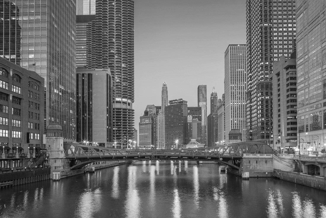 Chicago Downtown. Chicago cityscape at dusk 2000pc PuzzleBlack and White