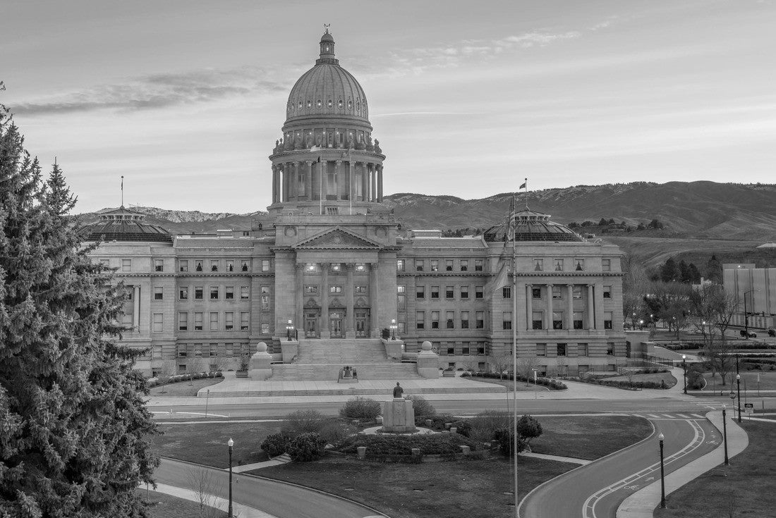 The state capital of Idaho in the early morning 2000pc PuzzleBlack and White
