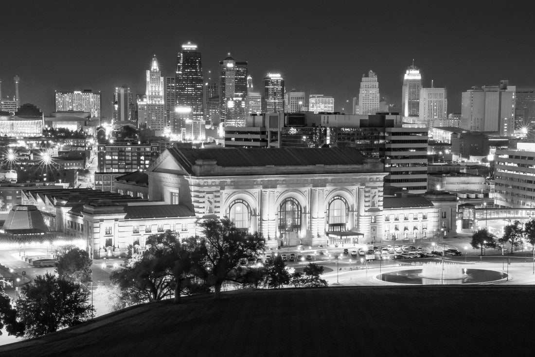Noah Jigsaw Puzzle Night city skyline of Kansas City, Missouri with Union Station in the foreground in black white 2000 pieces
