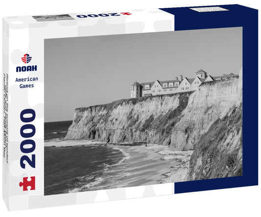 Noah Jigsaw Puzzle Resort on the summit of eroded cliffs and sandy beach, Pacific Ocean, Half Moon Bay, California in black white 2000 pieces