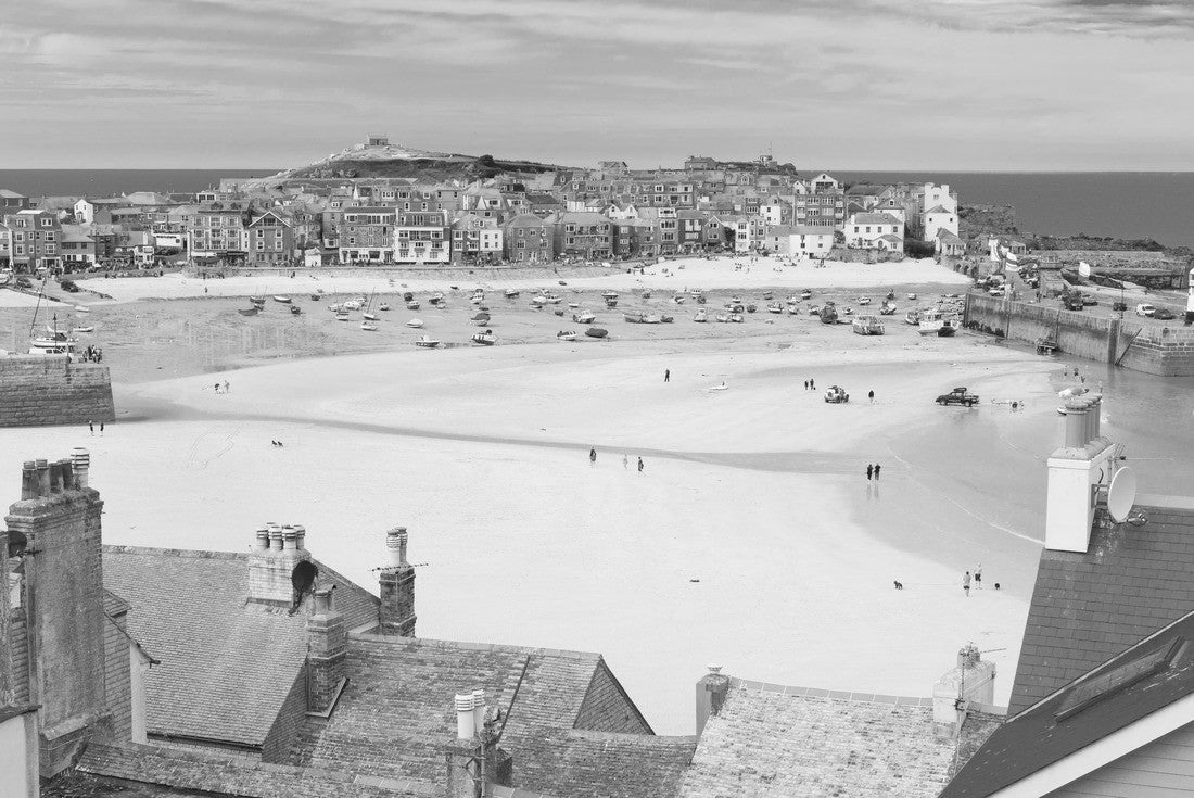 St. Ives, Cornwall, England, United Kingdom in summer. View of the harbor at low tide 2000pc PuzzleBlack and White