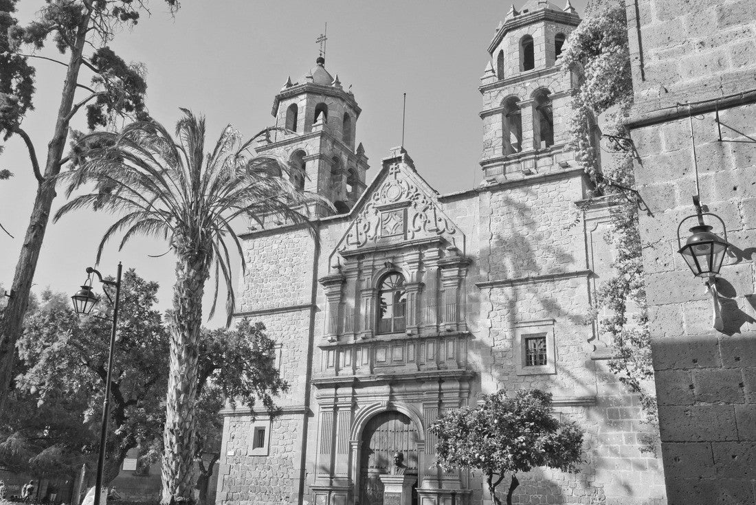 Rosa Stone Church in Morelia, Mexico 2000pc PuzzleBlack and White