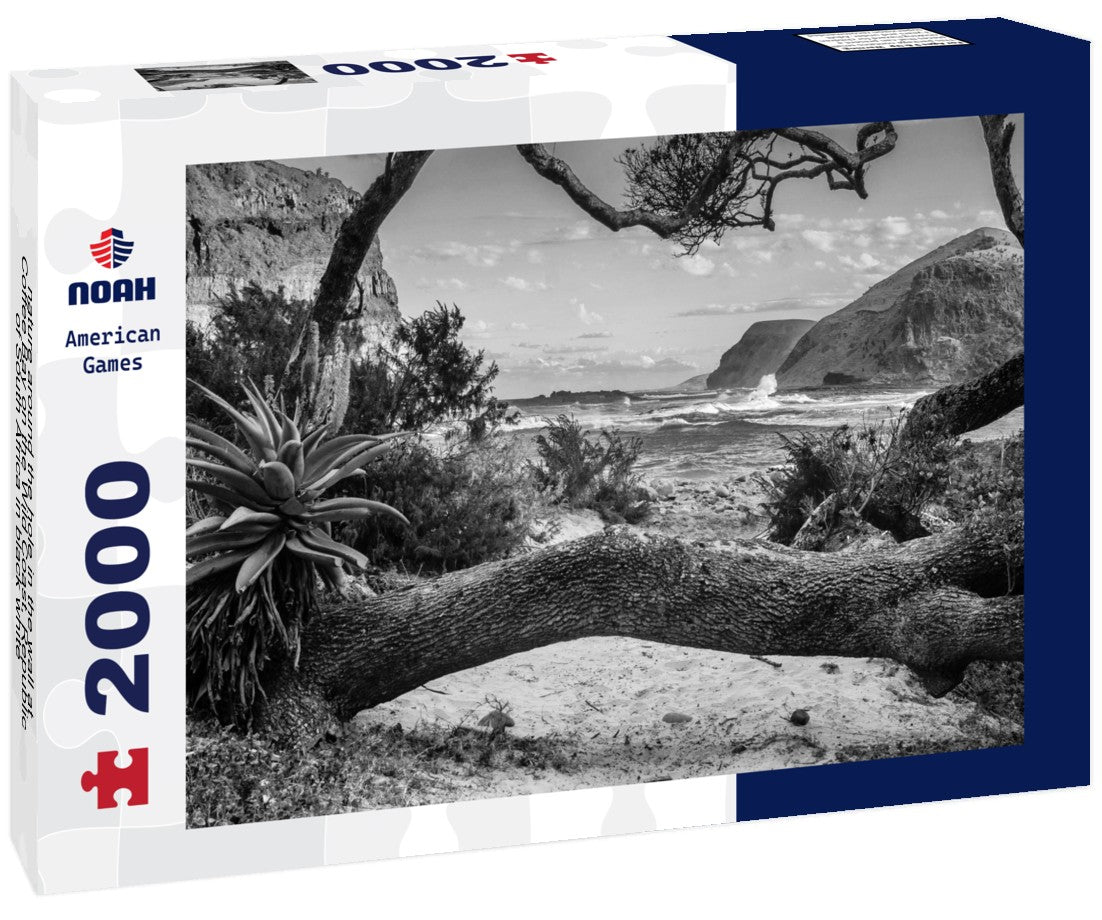 Noah Jigsaw Puzzle nature around the hole in the wall at Coffee Bay on the Wild Coast, Republic of South Africa in black white 2000 pieces