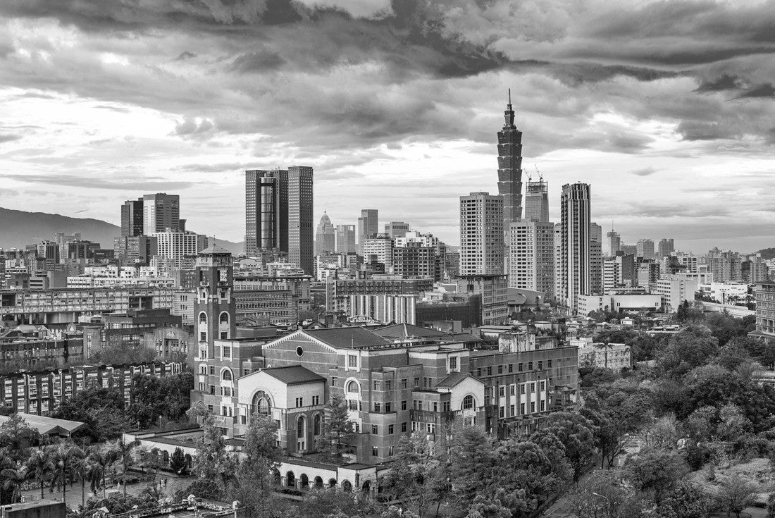 Taipei, Taiwan skyline over National Taiwan University 2000pc PuzzleBlack and White