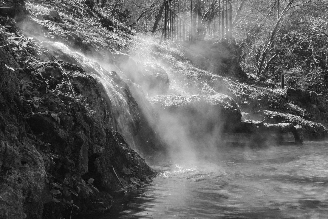 Noah Jigsaw Puzzle Hot Water Cascade, Hot Springs National Park in black white 2000 pieces