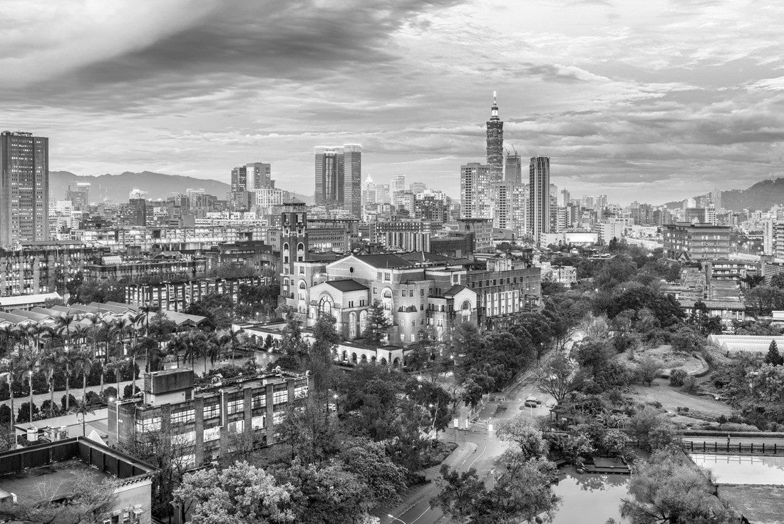 Taipei, Taiwan skyline at dusk 2000pc PuzzleBlack and White