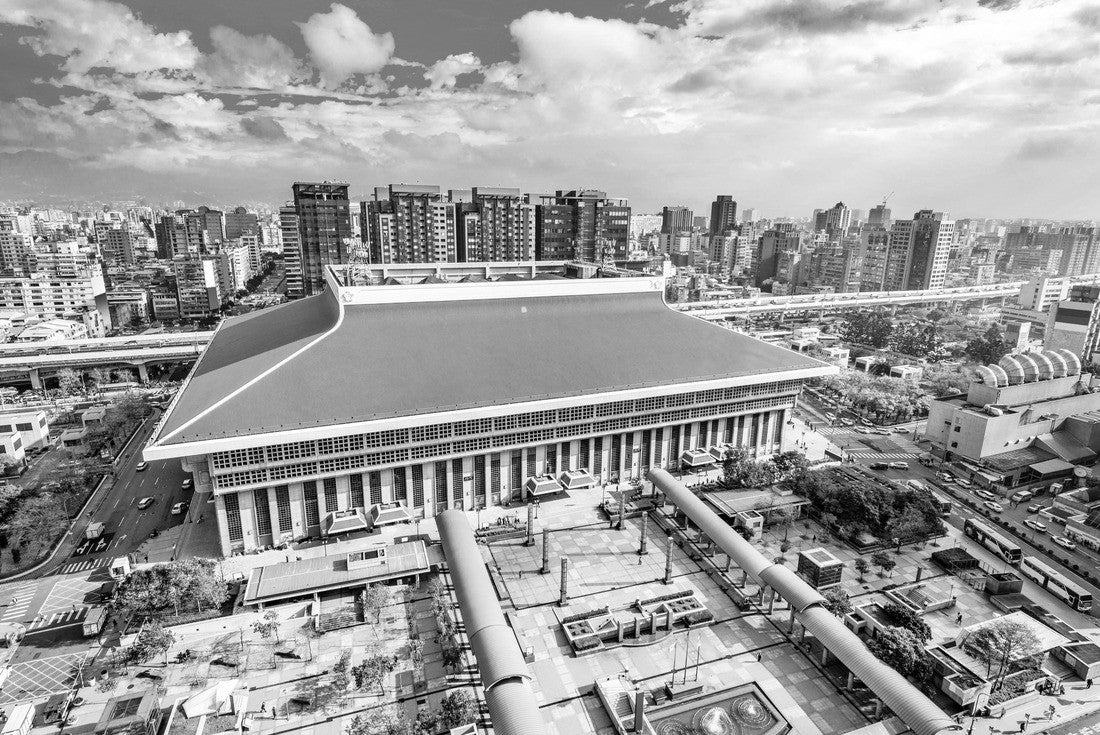 Taipei, Taiwan downtown skyline over the station 2000pc PuzzleBlack and White