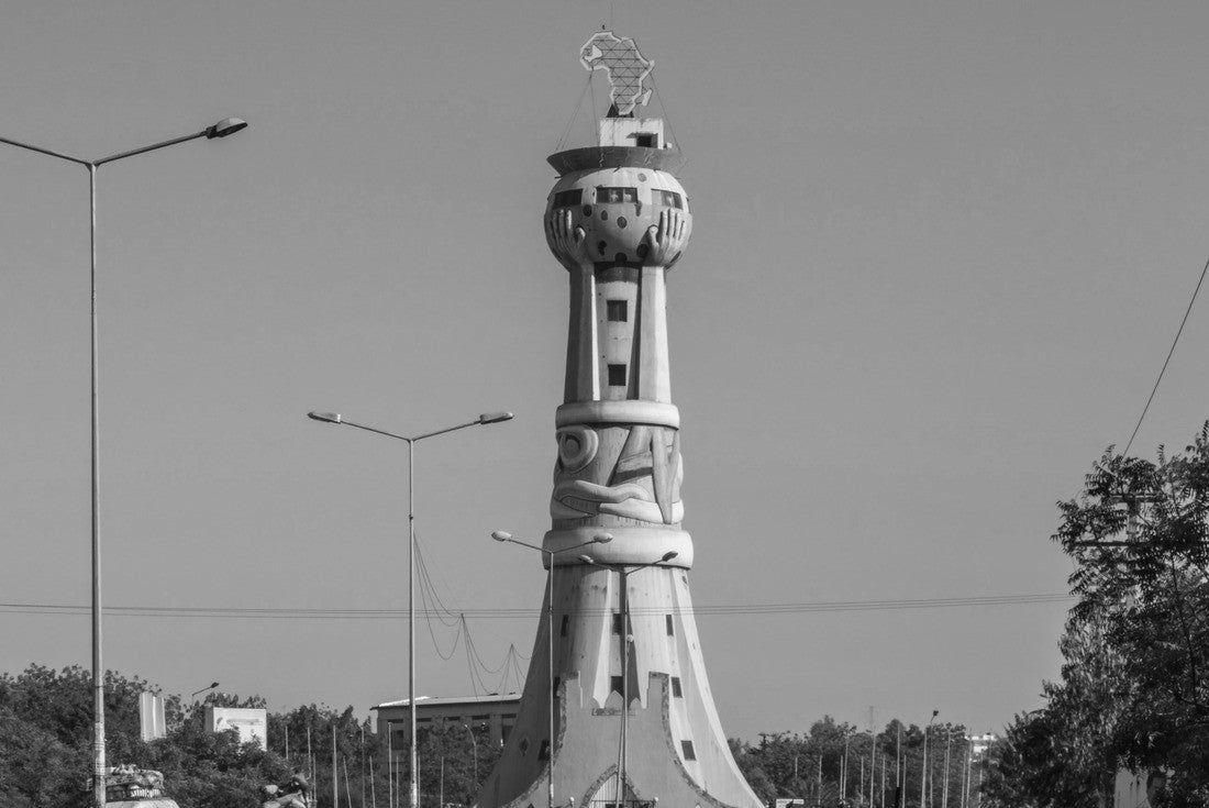 Strange memorial, the Tower of Africa at the entrance of Bamako, Mali, Africa 2000pc PuzzleBlack and White