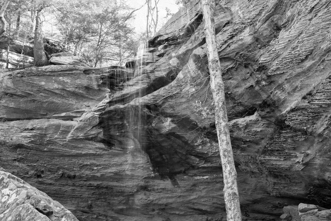 Anglin Falls is a waterfall in Rockcastle County, Kentucky 2000pc PuzzleBlack and White