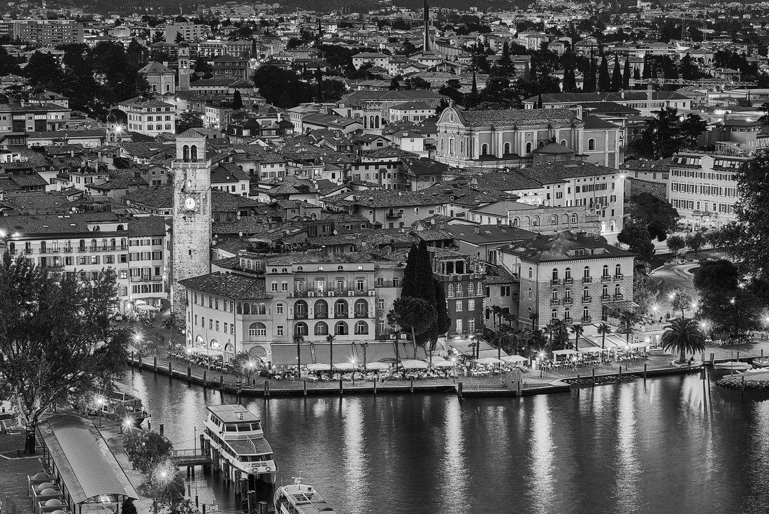 Noah Jigsaw Puzzle Beautiful night view of Riva del Garda, Lake Garda, Italy in black white 2000 pieces