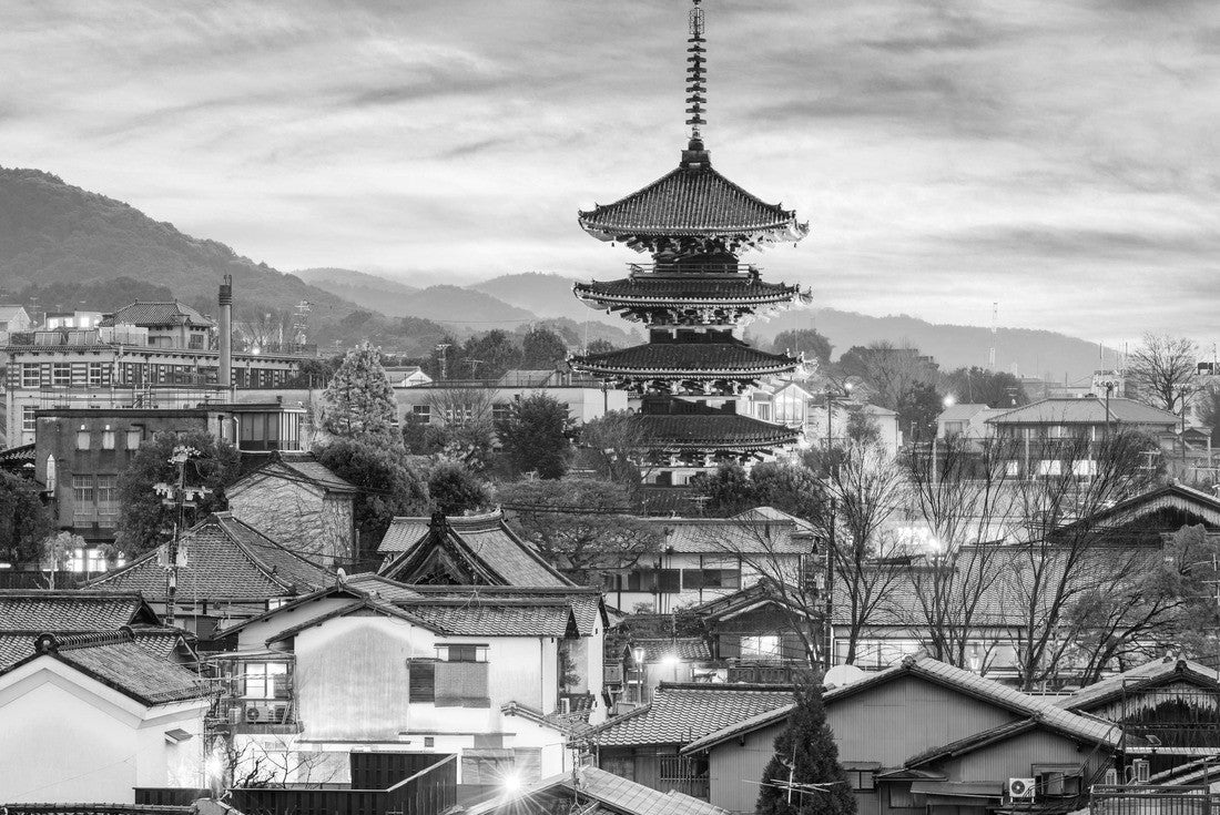 Kyoto, Japan cityscape in Higashiyama historic district 2000pc PuzzleBlack and White