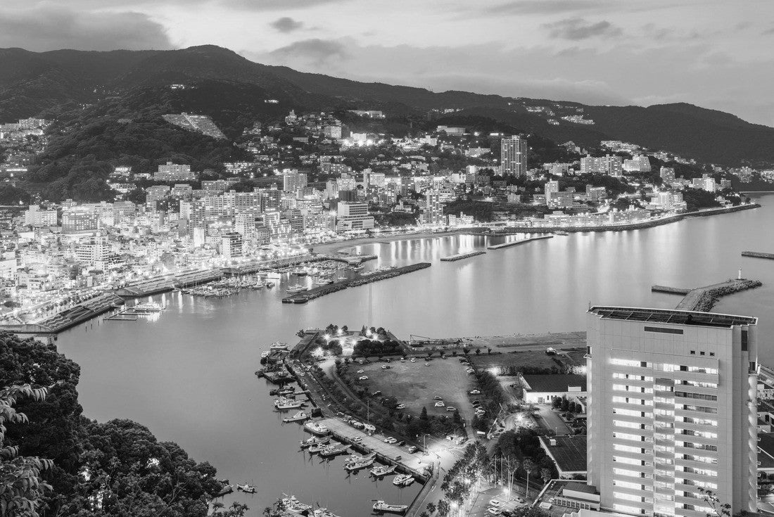 Atami City, Japan Skyline at twilight 2000pc PuzzleBlack and White