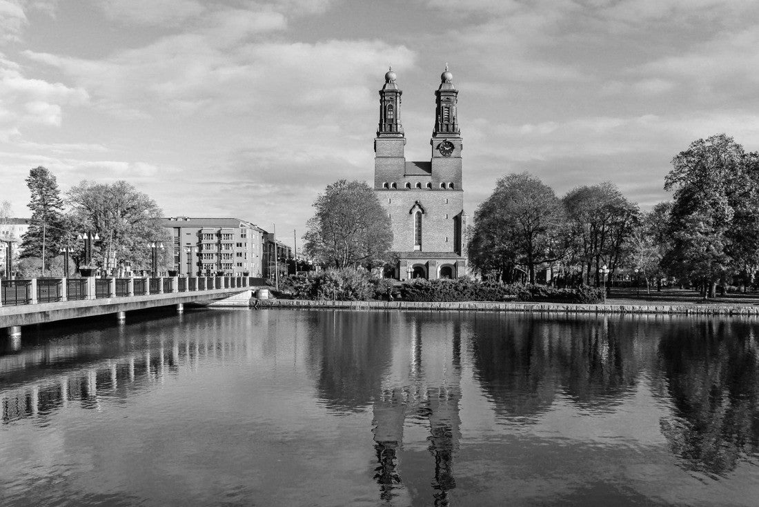 Old church in Eskilstuna, Sweden 2000pc PuzzleBlack and White