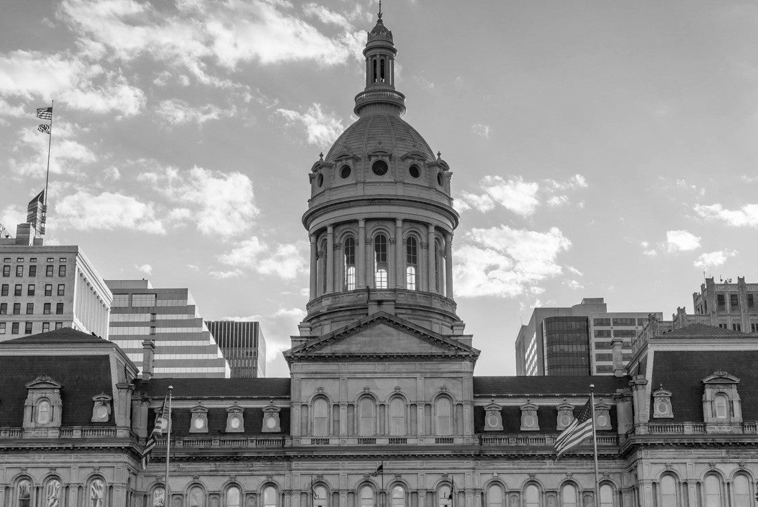 City Hall, in downtown Baltimore, Maryland 2000pc PuzzleBlack and White