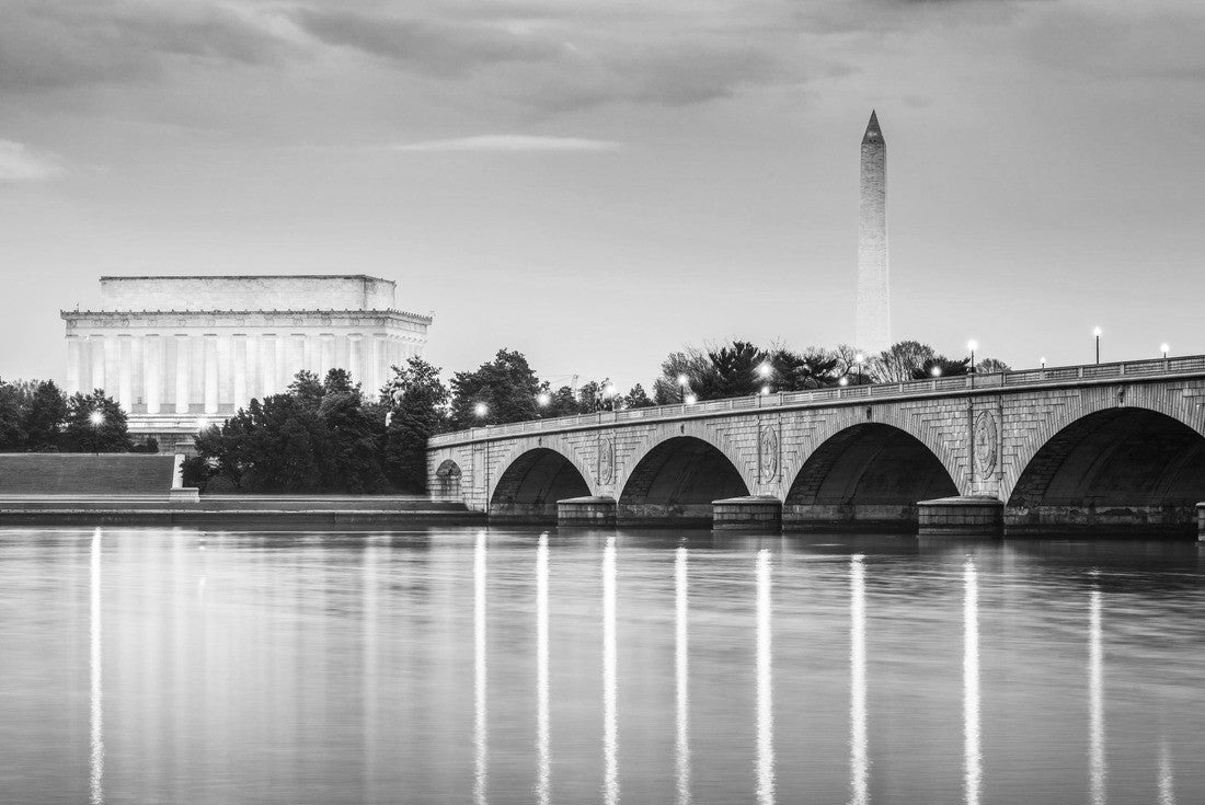 Washington DC, USA skyline on the Potomac River 2000pc PuzzleBlack and White