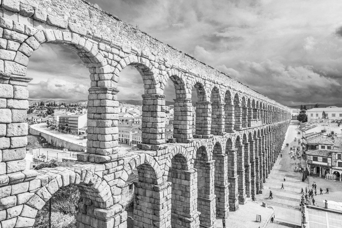 Segovia, Spain at the ancient Roman aqueduct 2000pc PuzzleBlack and White