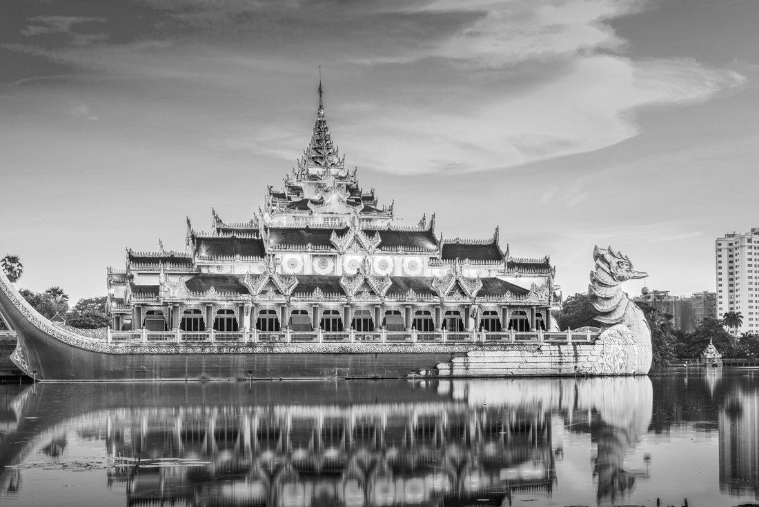 Yangon, Myanmar at Karaweik Palace in Kandawgyi Royal Lake 2000pc PuzzleBlack and White