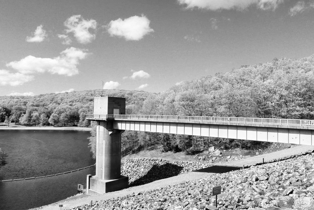 The lake side of Hop Brook Dam in Naugatuck connecticut on a sunny blue sky day 2000pc PuzzleBlack and White
