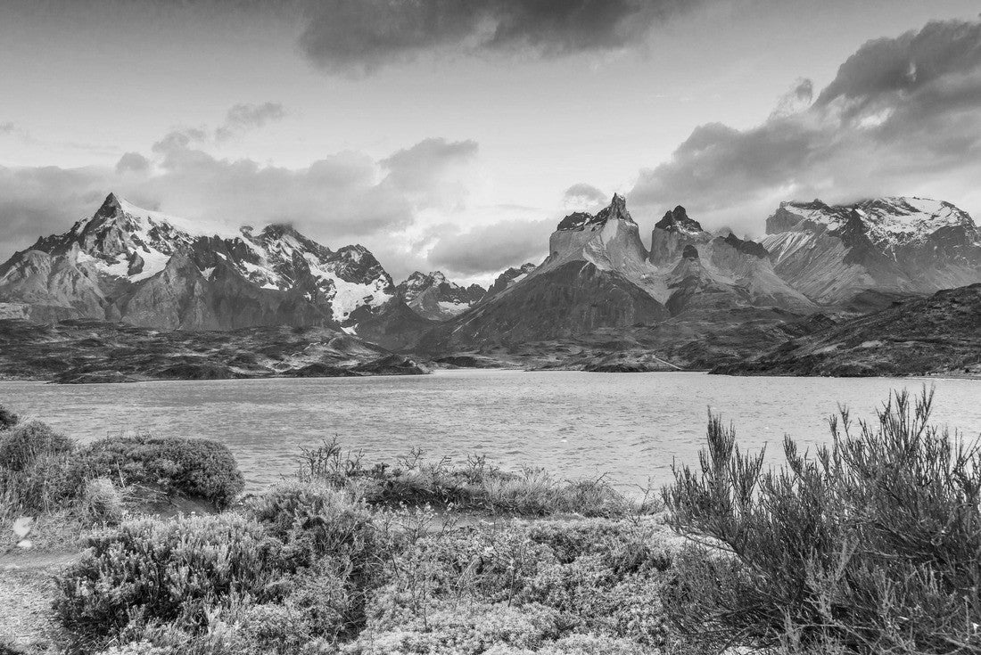 Noah Jigsaw Puzzle Torres Del Paine National Park, Chile. Sunrise at Lake Pehoe in black white 2000 pieces