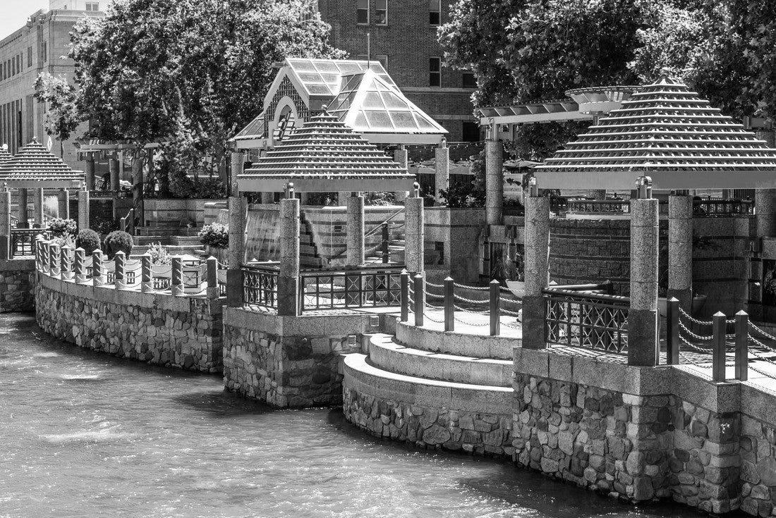 River Walk In Downtown Reno, Nevada 2000pc PuzzleBlack and White