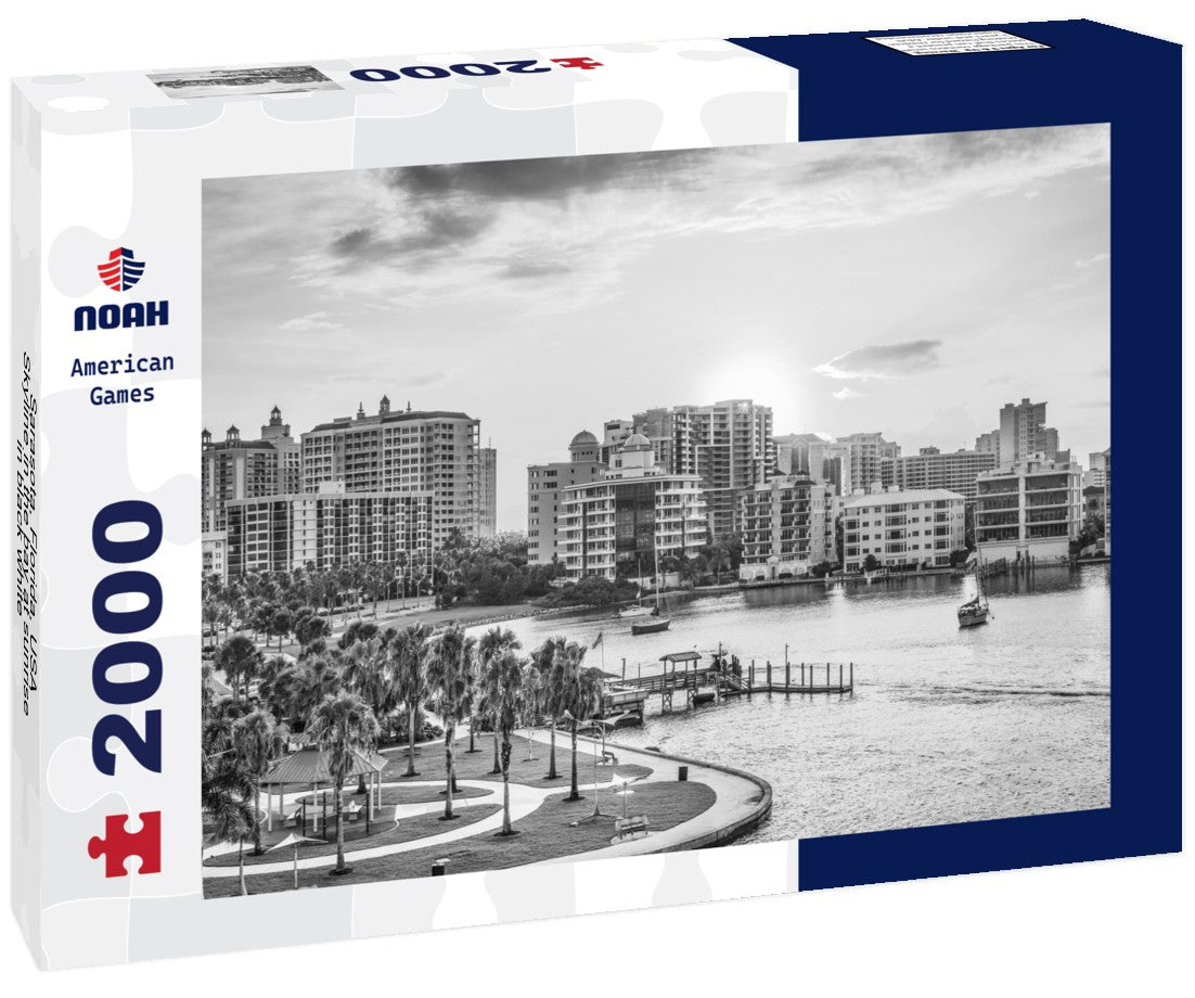 Sarasota, Florida, USA Skyline in the bay at sunrise 2000pc PuzzleBlack and White