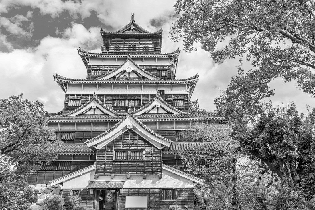 Hiroshima Castle in Hiroshima, Japan 2000pc PuzzleBlack and White