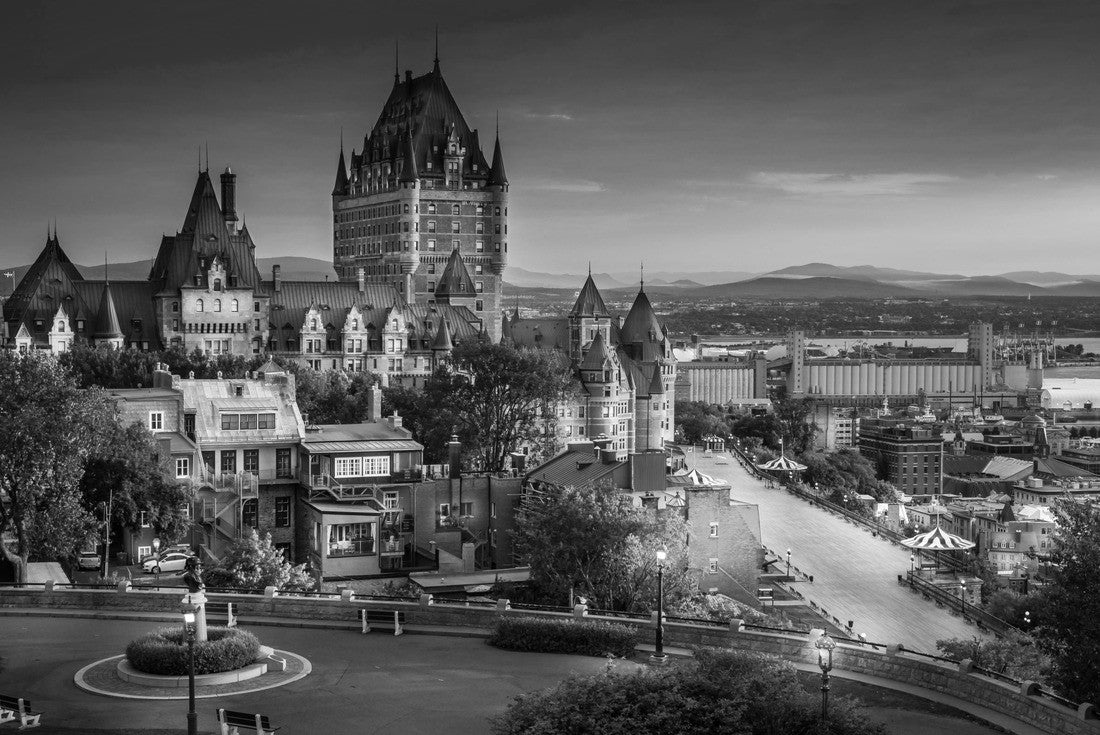Frontenac Castle in Old Quebec City in beautiful sunrise 2000pc PuzzleBlack and White