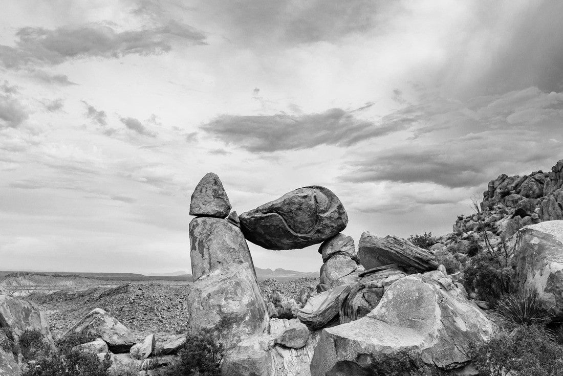Balanced Rock on Grapevine Hills Trail, Big Bend National Park 2000pc PuzzleBlack and White
