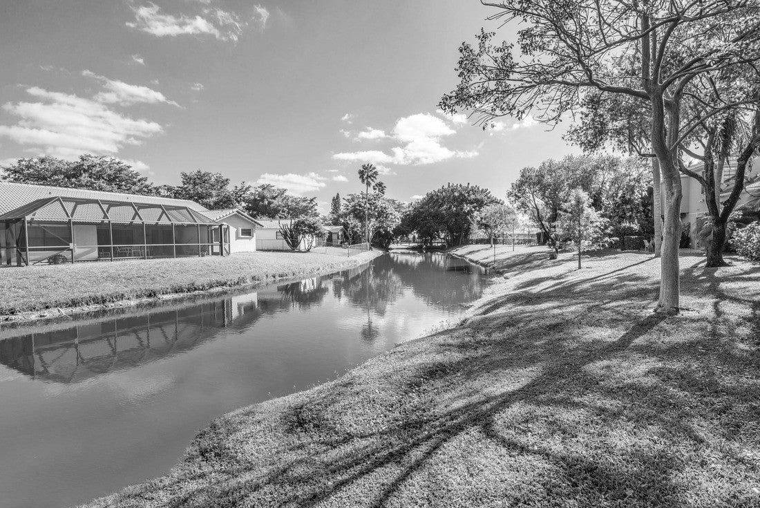 Coral Springs, FL, USA: view of the lake and houses 2000pc PuzzleBlack and White