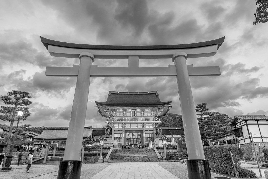 Fushimi Inari Shrine in Kyoto, Japan 2000pc PuzzleBlack and White
