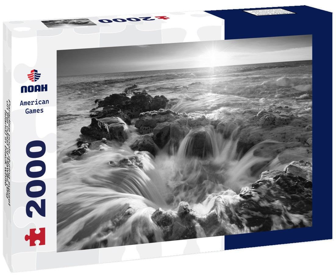 Paradise pools during sunset on the coast of Hawaii (Big Island) 2000pc PuzzleBlack and White