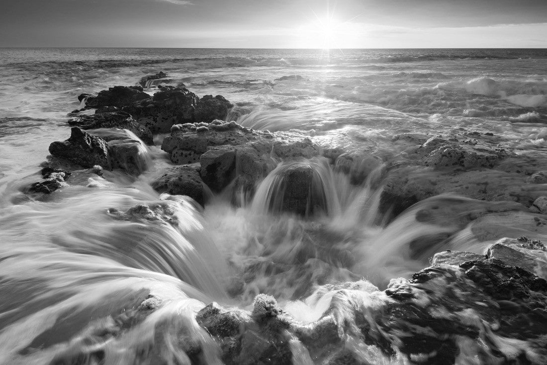 Paradise pools during sunset on the coast of Hawaii (Big Island) 2000pc PuzzleBlack and White