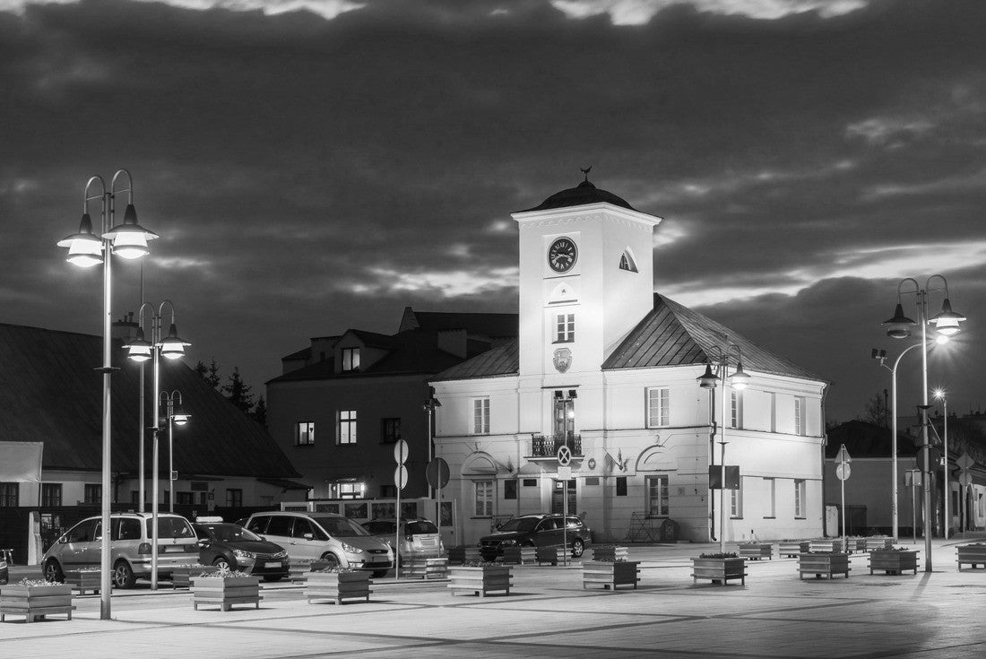 Town Hall at night in Piaseczno city, Poland 2000pc PuzzleBlack and White