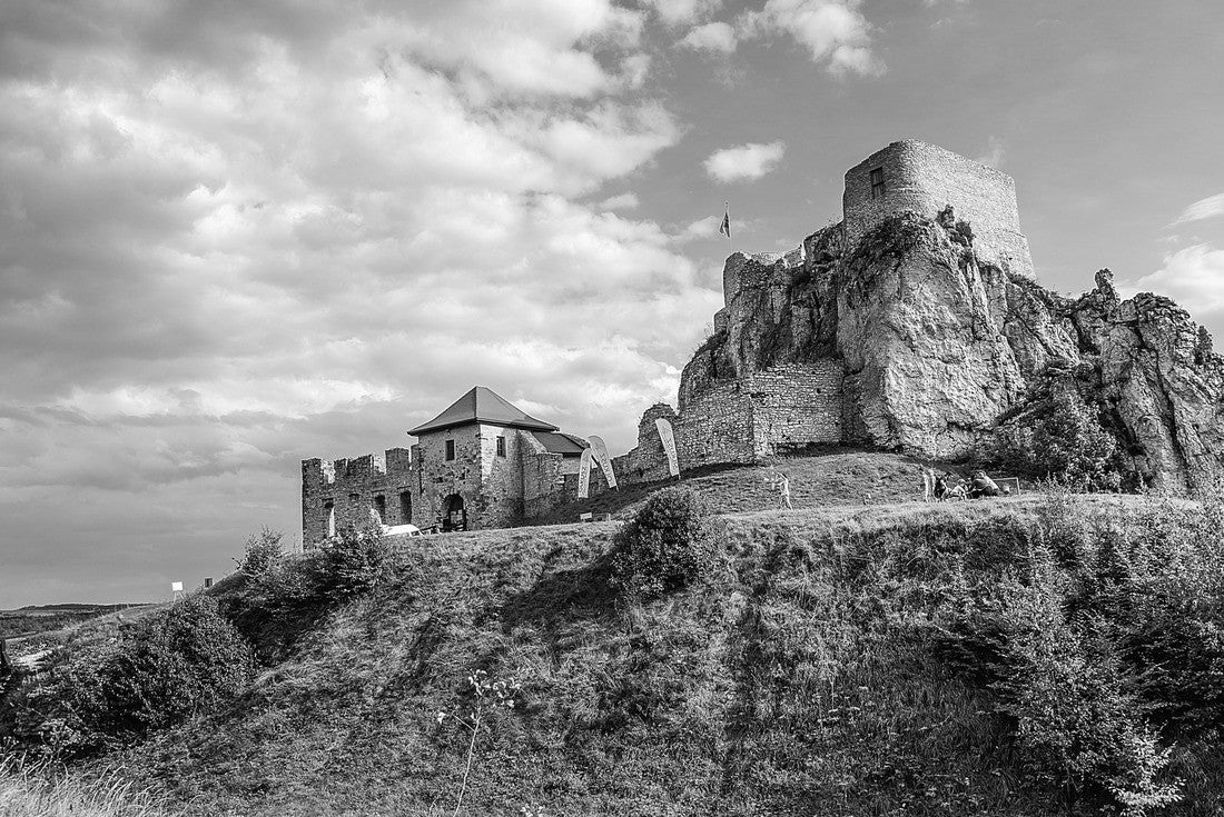 Castle Rabsztyn near Olkusz (Poland) 2000pc PuzzleBlack and White