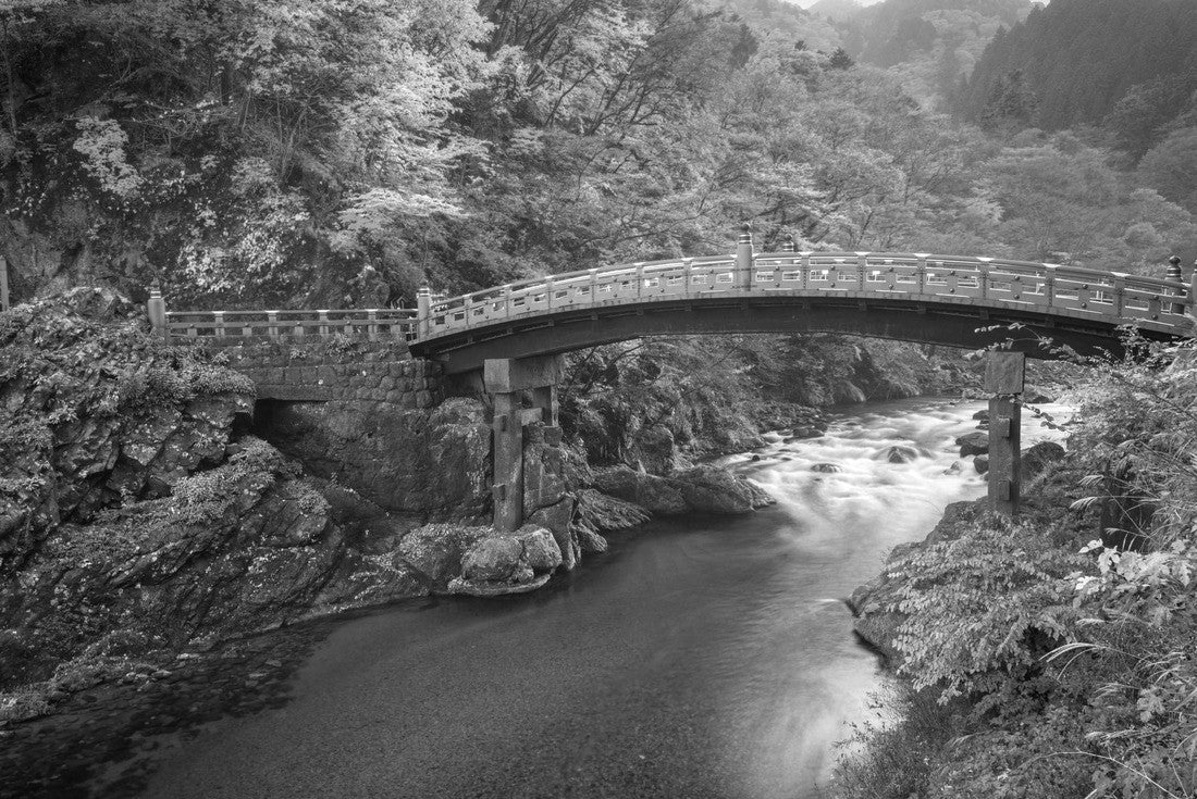 Shinkyo Bridge in autumn in Nikko, Tochigi, Japan 2000pc PuzzleBlack and White