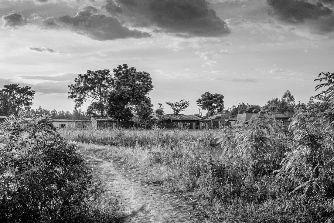 A very dusty road around the Sipi falls in the Monte Elgon national park in Uganda 2000pc PuzzleBlack and White