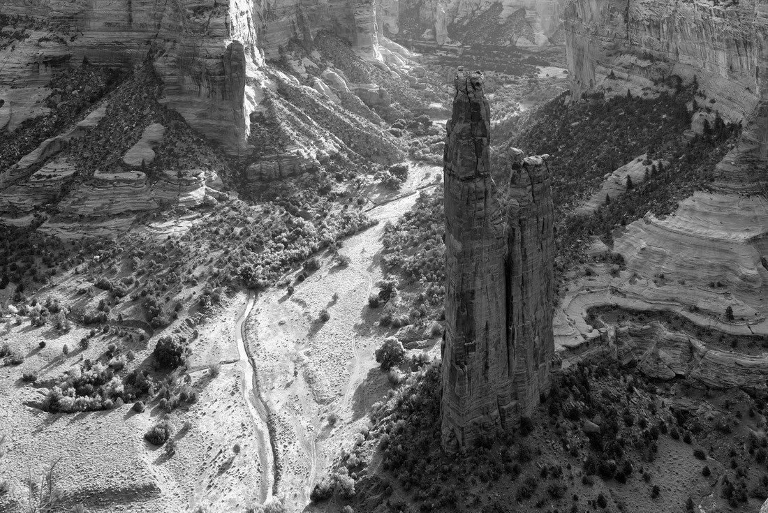 Spider Rock, Canyon de Chelly National Monument in Apache County, Arizona 2000pc PuzzleBlack and White