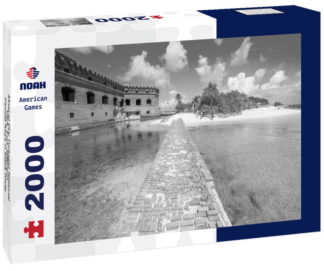 Moat at Dry Tortugas National Park. Fort Jefferson. Florida Keys 2000pc PuzzleBlack and White