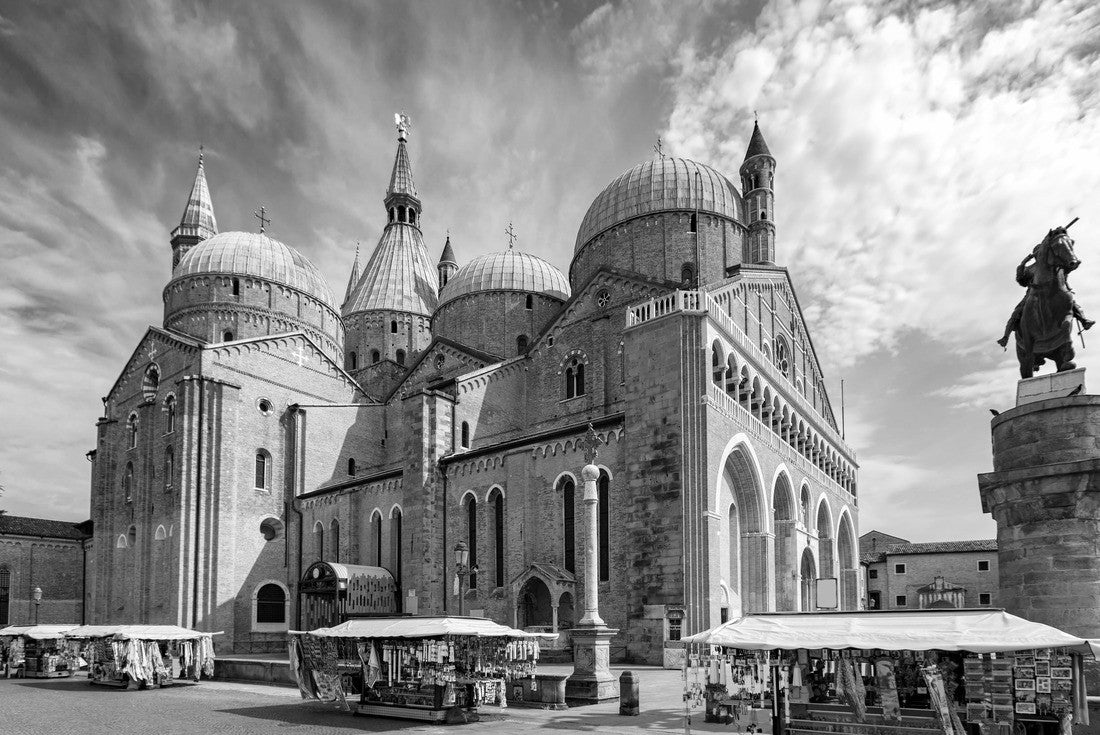 The Basilica di Sant'Antonio in Padova, Italy, on a summer's day 2000pc PuzzleBlack and White