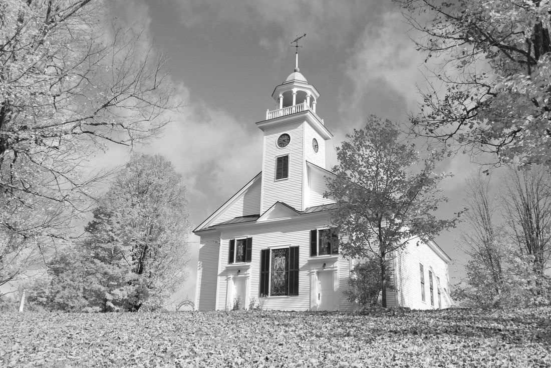 Small church in typical New England town with fall foliage, Vermont 2000pc PuzzleBlack and White