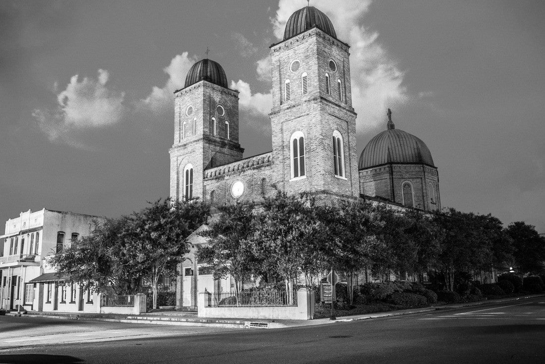 Light trails on the Basilica Minor in Natchitoches Louisiana 2000pc PuzzleBlack and White