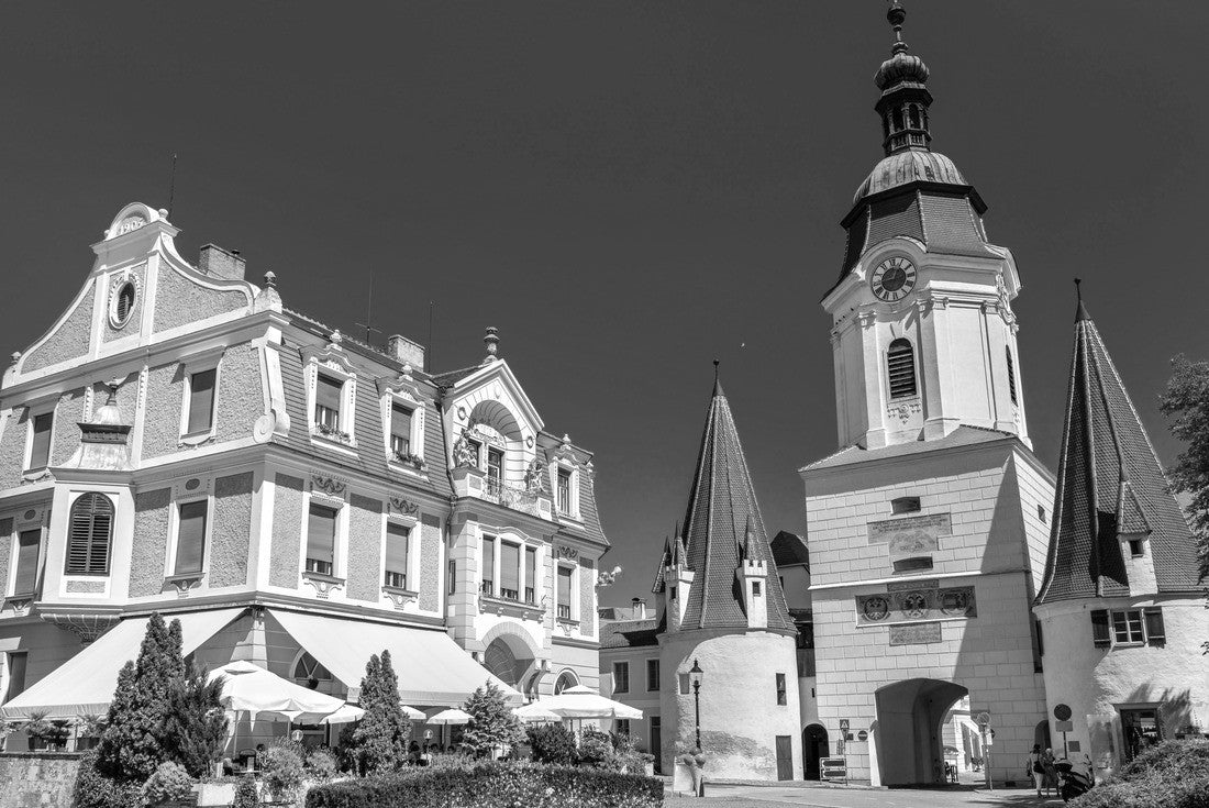 Steiner Tor, a 15th-century gate in the city of Krems an der Donau, in Austria's Wachau Valley 2000pc PuzzleBlack and White