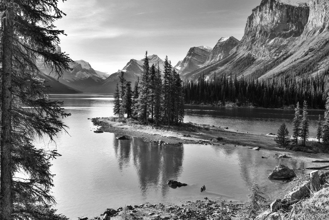 Noah Jigsaw Puzzle Beautiful Spirit Island in Maligne Lake, Jasper National Park, Alberta, Canada in black white 2000 pieces
