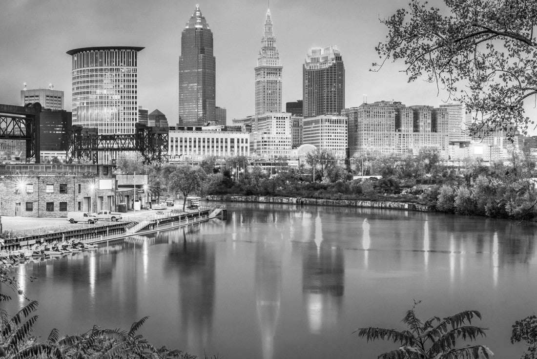 Cleveland, Ohio, USA skyline on the river 2000pc PuzzleBlack and White