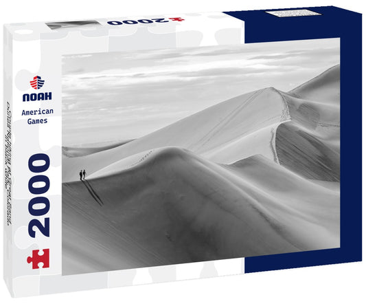 Noah Jigsaw Puzzle Couple hiking at Great Sand Dunes National Park, Colorado in black white 2000 pieces