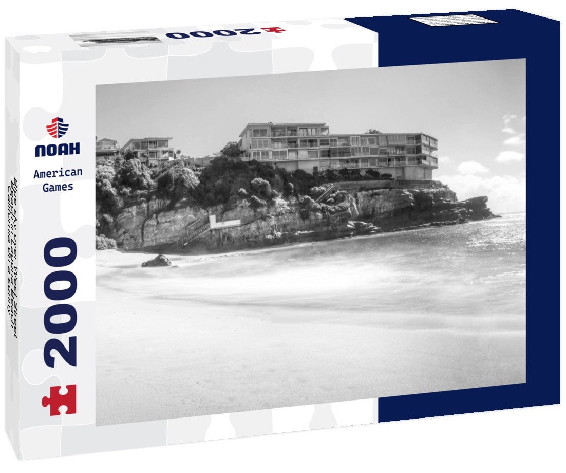Blue sky over West Street Beach in Laguna Beach, California on a sunny day 2000pc PuzzleBlack and White