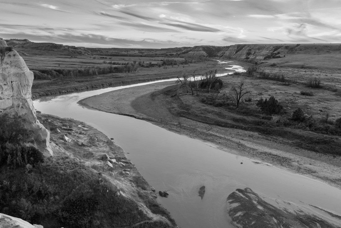 Noah Jigsaw Puzzle The Little Missouri River cuts through Theodore Roosevelt National Park, North Dakota in black white 2000 pieces