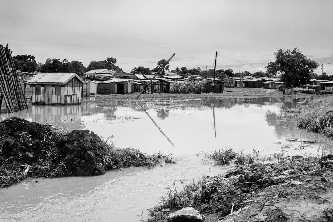 Noah Jigsaw Puzzle Rainy season in Lira Uganda in black white 2000 pieces