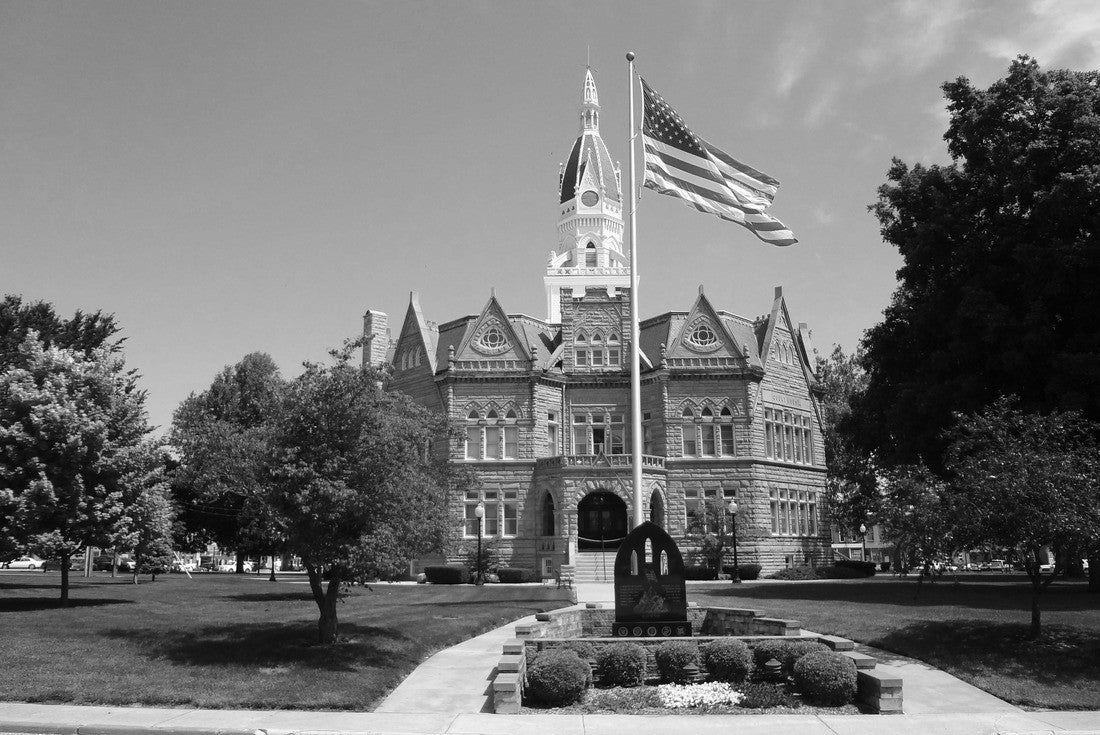 Courthouse of Pike County, Illinois 2000pc PuzzleBlack and White