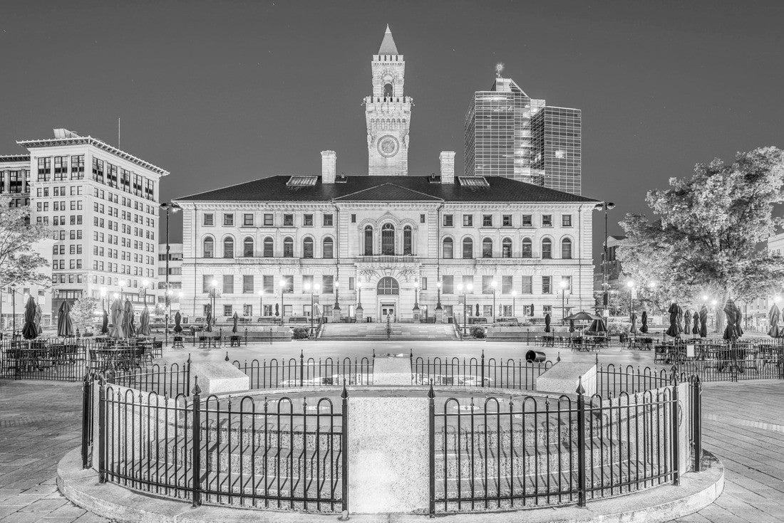 Worcester, Massachusetts, USA at Worcester Common 2000pc PuzzleBlack and White